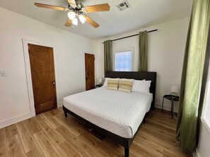 1 室のベッドルーム、旅行用ベビーベッド、WiFi (無料)、ベッドシーツ