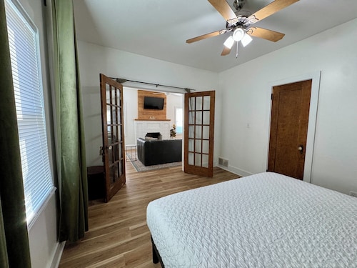Newly Renovated W/ Large Walk-in Shower + W/D