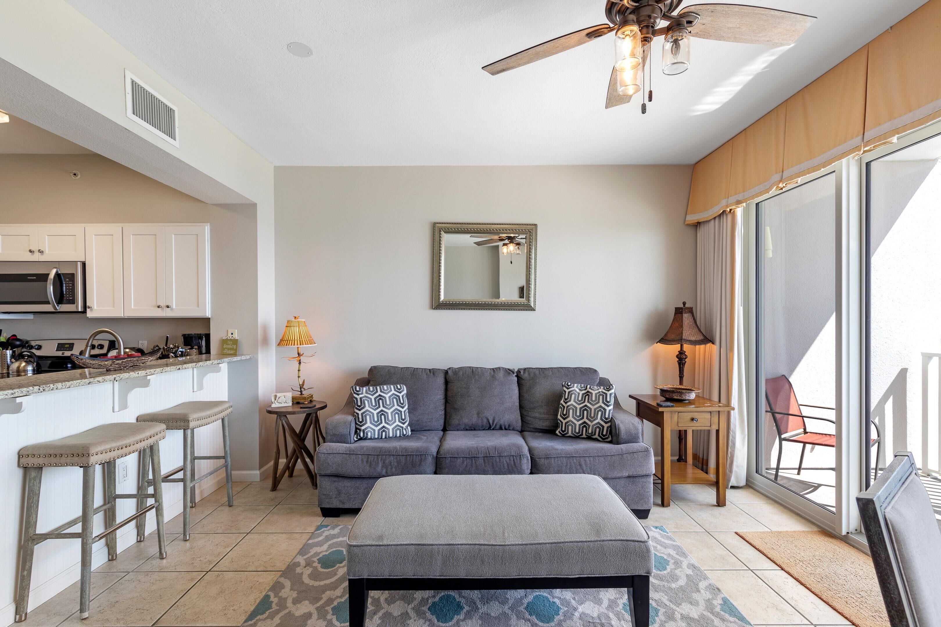 Condo, 1 cama King size y sofá cama (Windemere 904 Pool Side Cabana Includ) | Área de sala de estar | Televisión 