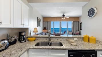 Condo, 1 cama King size y sofá cama (Windemere 904 Pool Side Cabana Includ) | Cocina privada | Horno, tostadora y toallas de papel