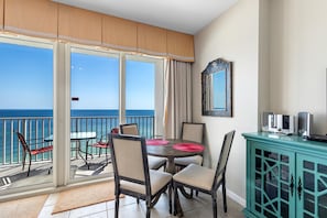 Condo, 1 cama King size y sofá cama (Windemere 904 Pool Side Cabana Includ) | Restaurantes