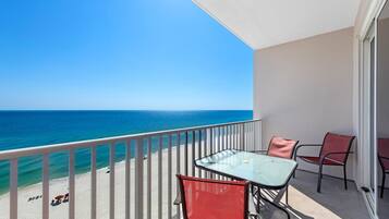 Condo, 1 cama King size y sofá cama (Windemere 904 Pool Side Cabana Includ) | Restaurante al aire libre