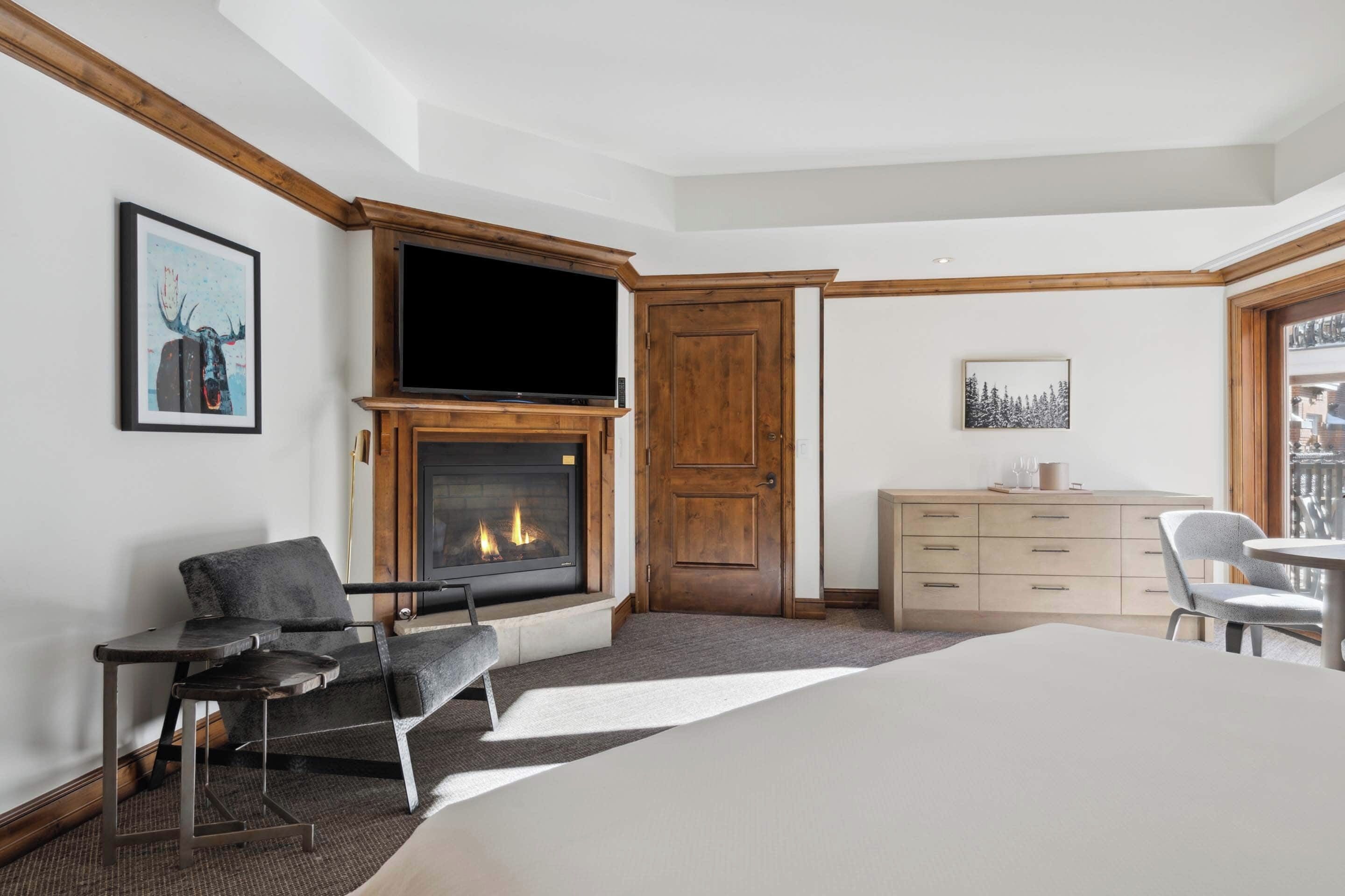 Desk, WiFi, bed sheets