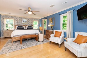 5 室のベッドルーム、デスク、アイロン / アイロン台、旅行用ベビーベッド