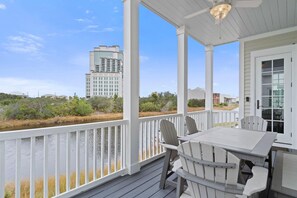 Outdoor dining - Battery 20 (Orange Beach)