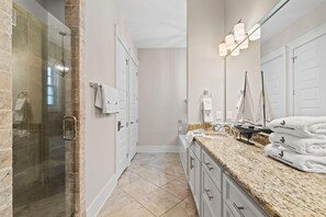 Maison, plusieurs lits (Battery 20) | Salle de bain | Articles de toilette gratuits, shampoing, papier toilette