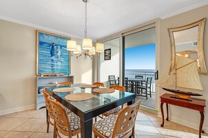 公寓式客房, 多张床 (SeaSpray West 503- Gulf Front) | 用餐