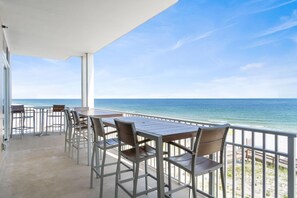 Apartment, Mehrere Betten (Vista Del Mar 206) | Speisen im Freien
