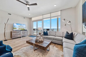 Leilighet, flere senger (Vista Del Mar 206) | Oppholdsområde | TV