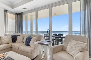 Leilighet, flere senger (La Playa 301) | Oppholdsområde | TV