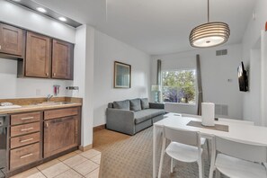 Interior - Suites at Lake Buena Vista close Disney Springs with free parking (Orlando)