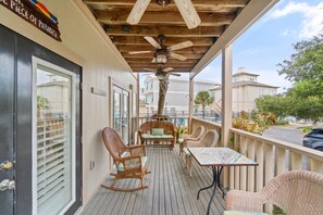 Outdoor dining - Molokai Villas Riverside 5B (Pensacola)