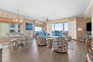 Living area - Indigo East 901 + Den W/cabana ! (Pensacola)