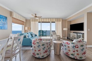 Living area - Indigo East 901 + Den W/cabana ! (Pensacola)