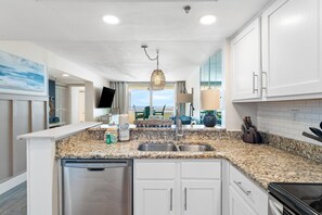 公寓客房, 1 張特大雙人床和 1 張沙發床 (Perdido Sun 508) | 私人廚房 | 烤箱、烤麵包機、紙巾