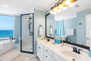 Apartment, Mehrere Betten (Beach Colony East 16B-Penthouse) | Badezimmer | Kostenlose Toilettenartikel, Shampoo, Toilettenpapier