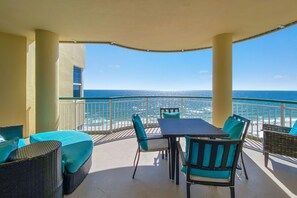 Condo, várias camas (Beach Colony East 8C) | Opções para refeição ao ar livre