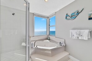 Lejlighed - flere senge (Beach Colony East 8C) | Badeværelse | Gratis toiletartikler, Shampoo, Toiletpapir
