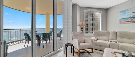 Appart'hôtel, plusieurs lits (Beach Colony East 8C) | Coin séjour