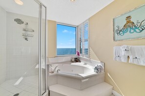 Appartement, meerdere bedden (Beach Colony East 13C) | Badkamer | Shampoo, toiletpapier
