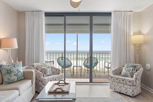 公寓客房, 多張床 (Summerchase 204) | 起居區 | 電視