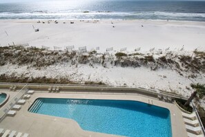 Condo, Plusieurs lits (Summerchase 204) | Piscine | Piscine intérieure, piscine extérieure