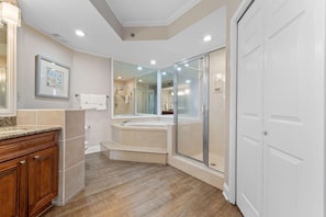 Condo, Multiple Beds (Seachase 905C) | Bathroom | Free toiletries, shampoo, toilet paper