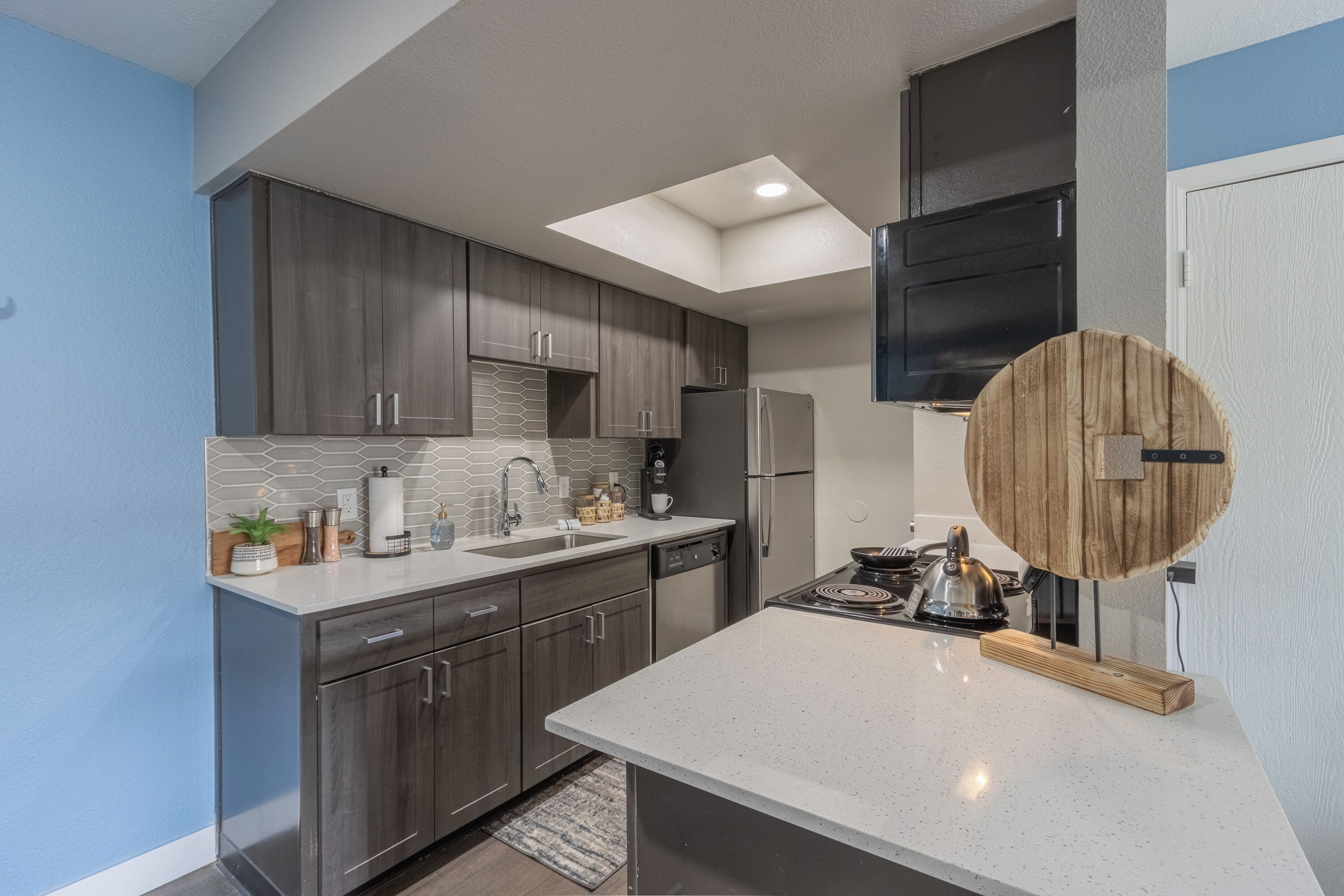 Køleskab, mikrobølgeovn, ovn, kogeplade