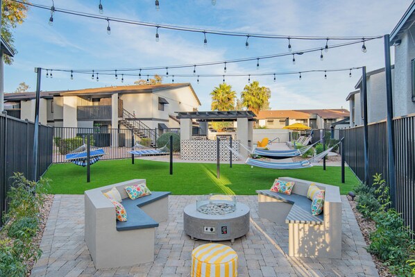 Terrace/patio - Walk to Dining·Pool & Spa·King Bed·Fast WiFi (Phoenix)