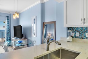 Condo, 1 King Bed with Sofa bed (Tidewater 706) | Private kitchen