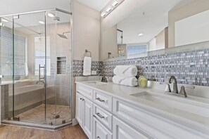 Appart'hôtel, plusieurs lits (Beach Colony East 8A) | Salle de bain