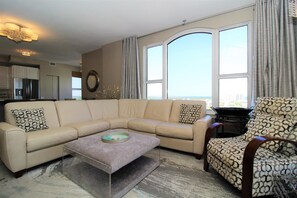 Leilighet, flere senger (Beach Colony East 8A) | Oppholdsområde | TV