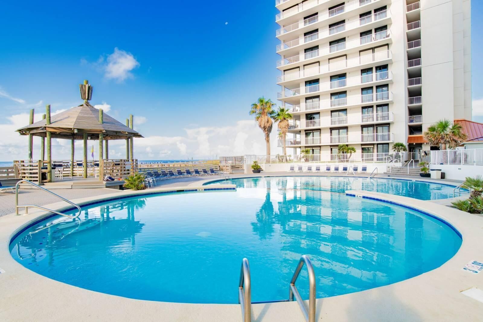 Condo, varias camas (Summer House 1501B) | Alberca | Alberca techada y alberca al aire libre