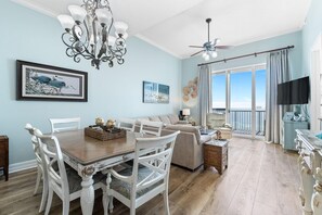 Appart'hôtel, plusieurs lits (Spanish Key 702) | Coin séjour