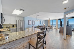 Condo, várias camas (Phoenix X 603) | Cozinha privada | Fogão, torradeira, toalhas de papel