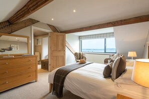 4 bedrooms, iron/ironing board, travel cot, free WiFi