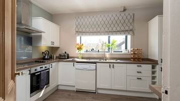 Forno, lavastoviglie, tostapane, seggiolone