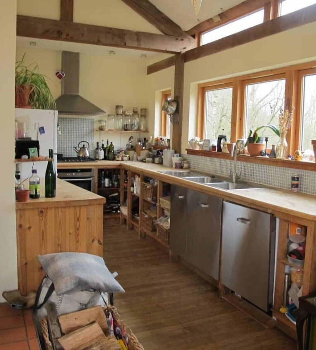 Kylskåp, mikrovågsugn, ugn och spishäll