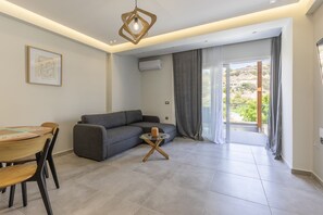 Living area - Tertsa Suites (Tertsa)