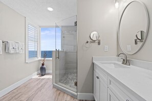 Appart'hôtel, plusieurs lits (Beach Colony West 11B) | Salle de bain