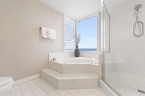 Lejlighed - flere senge (Beach Colony West 11B) | Badeværelse | Gratis toiletartikler, Shampoo, Toiletpapir