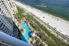 Condo, várias camas (Indigo West 1701) | Praia | Na praia 