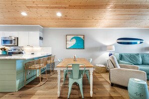 Condo, 1 King Bed with Sofa bed (Jubilee Landing 206) | Interior - Jubilee Landing 206 (Orange Beach)