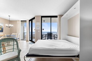 Appart'hôtel, 1 très grand lit et 1 canapé-lit (Phoenix 8 305)