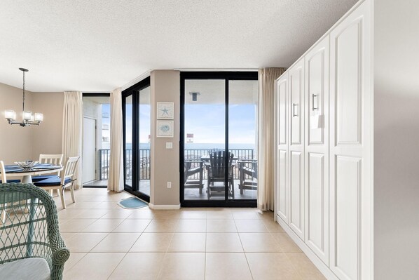 Appart'hôtel, 1 très grand lit et 1 canapé-lit (Phoenix 8 305) | Restauration