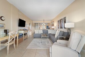 Leilighet, flere senger (Sandy Key 112) | Oppholdsområde | TV