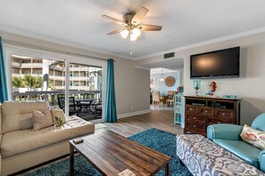 公寓客房, 多張床 (Boardwalk F3) | 起居區 | 電視