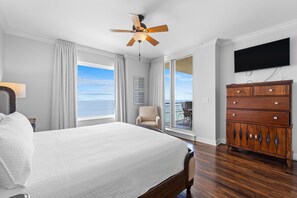 Apartamento, varias camas (Indigo East 1504) | Tabla de planchar con plancha y wifi