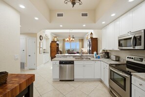Condo, Multiple Beds (SeaSpray East 1023- Gulf Front) | Private kitchen