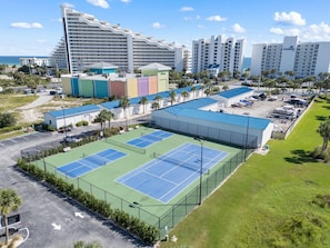 A multi-story hotel with a large tennis court complex. - Seaspray East 1023- Gulf Front (Pensacola)